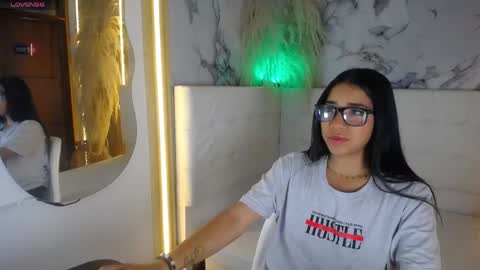 taliasweett online show from April 2026 01:26:01 PM