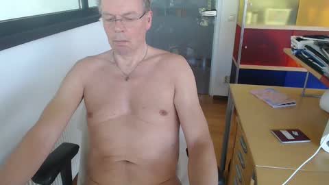 Snapshot of tall_dudenl chatting on May 2026 12:02:01 PM Tall daddy online show from May 2026 12:02:01 PM