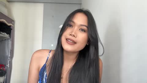 Mia online show from April 2026 05:00:02 AM