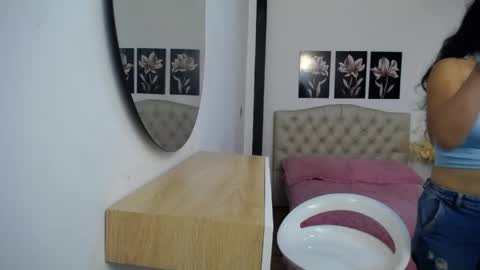 Snapshot of tamar4_f00x chatting on May 2026 12:44:01 PM Hi im sara online show from May 2026 12:44:01 PM