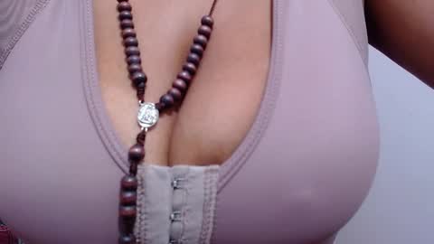 Snapshot of tamaraa_hott chatting on April 2026 03:31:02 PM tamaraa_hott online show from April 2026 03:31:02 PM