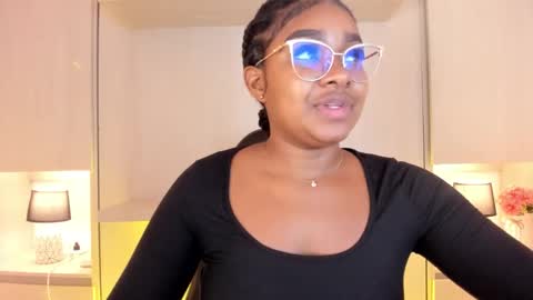 Tami online show from October 2025 08:10:01 PM