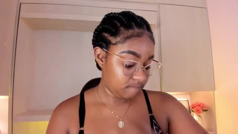 Tami online show from November 2025 07:37:01 PM