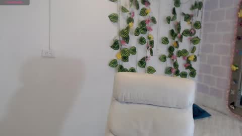 Tania  online show from October 2025 05:33:02 PM