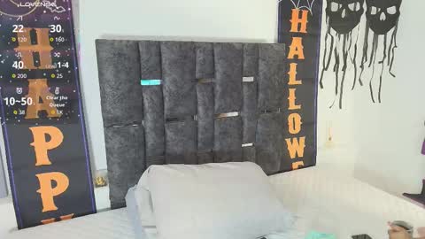 Snapshot of taniamilan chatting on November 2025 12:07:01 PM Tania online show from November 2025 12:07:01 PM