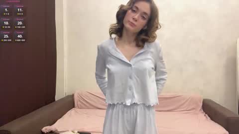 Mia online show from March 2026 01:20:02 AM