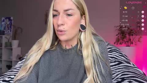 Snapshot of tanya_acid chatting on December 2025 03:32:01 PM Tanya acid online show from December 2025 03:32:01 PM