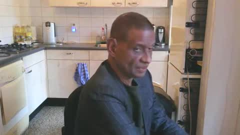 Genaro Thode online show from November 2025 10:48:02 AM