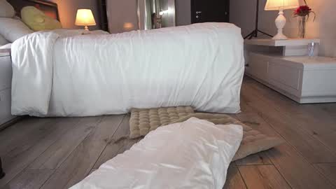 Snapshot of tasty_tomato chatting on November 2025 01:22:02 PM RHEA pronanciation like Reya online show from November 2025 01:22:02 PM