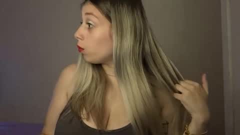 Snapshot of tateisblonde chatting on June 2026 09:17:02 PM tateisblonde online show from June 2026 09:17:02 PM