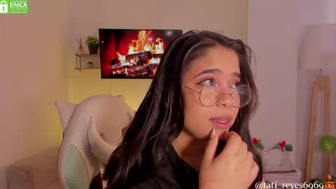 Snapshot of tati_reyes chatting on November 2025 11:45:01 AM Tatiana --- Schedule Monday to Sundays 800 to 200 UTC-5 online show from November 2025 11:45:01 AM