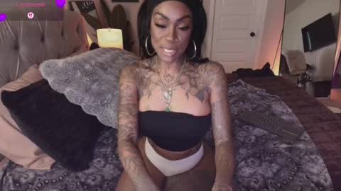 Snapshot of tatted_vixen chatting on February 2026 08:47:01 PM Tatted Queen online show from February 2026 08:47:01 PM