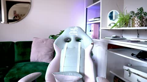 Nathalie Hardy  online show from February 2026 05:20:01 PM