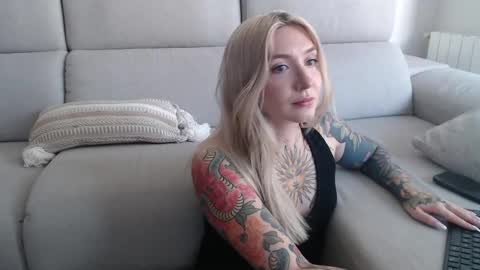 Snapshot of tattoobbgirl chatting on September 2025 11:33:01 AM tattoobbgirl online show from September 2025 11:33:01 AM