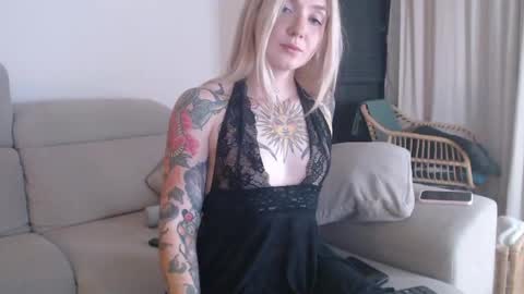 Snapshot of tattoobbgirl chatting on October 2025 06:20:02 PM tattoobbgirl online show from October 2025 06:20:02 PM