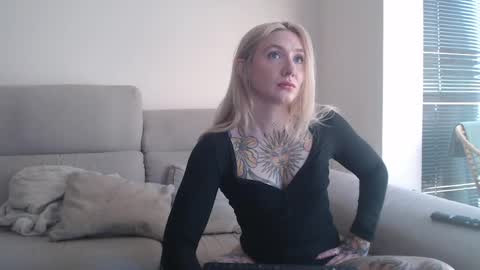 Snapshot of tattoobbgirl chatting on November 2025 02:40:02 PM tattoobbgirl online show from November 2025 02:40:02 PM