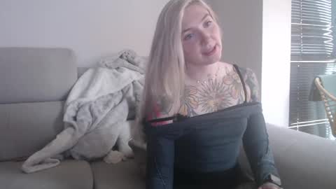 Snapshot of tattoobbgirl chatting on November 2025 12:49:01 PM tattoobbgirl online show from November 2025 12:49:01 PM