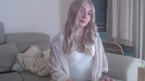 Snapshot of tattoobbgirl chatting on November 2025 04:40:02 PM tattoobbgirl online show from November 2025 04:40:02 PM