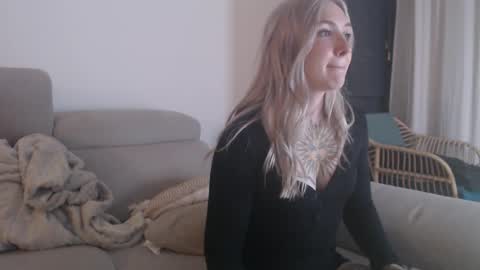 Snapshot of tattoobbgirl chatting on November 2025 05:47:02 PM tattoobbgirl online show from November 2025 05:47:02 PM