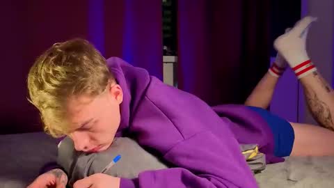 Alex but u can call me Theo online show from December 2025 05:39:02 PM