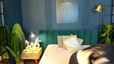 Taylor Bennet online show from February 2025 06:35:01 PM