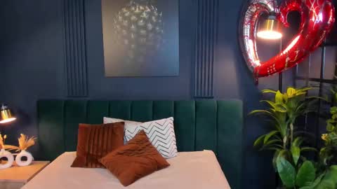 Taylor Bennet online show from February 2025 12:13:01 PM