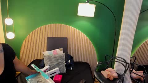 Taylor Bennet online show from November 2025 12:14:02 PM