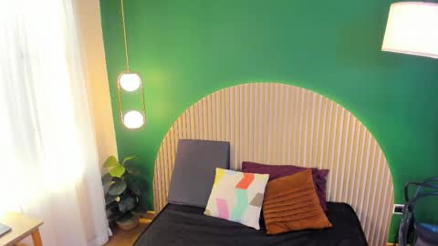 Taylor Bennet online show from November 2025 11:32:01 AM