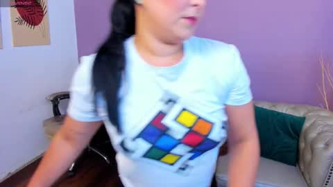 Taylor Bennet online show from December 2025 07:09:01 PM