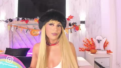 Snapshot of taylor_harveey chatting on October 2025 08:11:02 PM Taylor Harveey online show from October 2025 08:11:02 PM