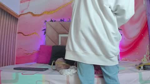 Snapshot of taylor_oriana_ chatting on December 2025 10:57:01 AM Oriana online show from December 2025 10:57:01 AM