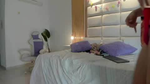 Taylor online show from April 2026 07:52:02 PM