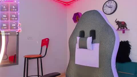 Snapshot of taylor_sophie chatting on October 2025 08:18:02 PM Taylor online show from October 2025 08:18:02 PM