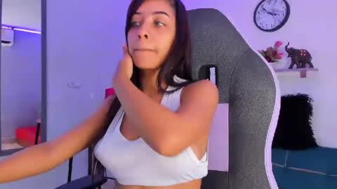 Snapshot of taylor_sophie chatting on October 2025 09:49:02 PM Taylor online show from October 2025 09:49:02 PM