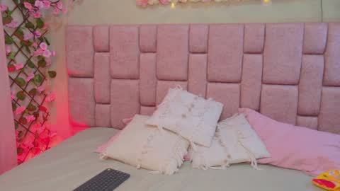taylorcollinss online show from May 2026 01:52:01 PM