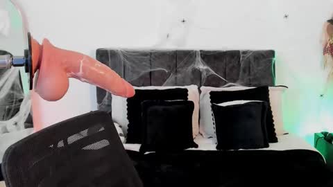 Taylor online show from October 2025 11:01:02 PM