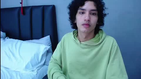 Snapshot of tayronx33 chatting on September 2025 04:54:01 PM Tayron online show from September 2025 04:54:01 PM