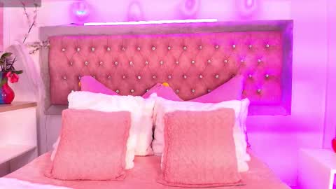 Snapshot of tayzon_foxxx chatting on October 2025 12:44:02 PM Sofia online show from October 2025 12:44:02 PM