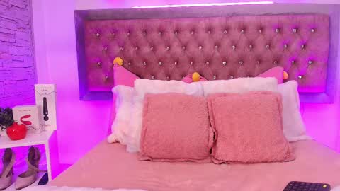 Snapshot of tayzon_foxxx chatting on November 2025 12:48:01 PM Sofia online show from November 2025 12:48:01 PM