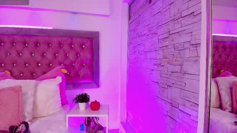 Snapshot of tayzon_foxxx chatting on December 2025 01:53:01 PM Sofia online show from December 2025 01:53:01 PM