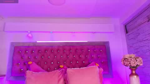 Snapshot of tayzon_foxxx chatting on December 2025 08:35:01 PM Sofia online show from December 2025 08:35:01 PM