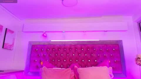 Snapshot of tayzon_foxxx chatting on December 2025 12:31:02 PM Sofia online show from December 2025 12:31:02 PM