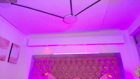 Snapshot of tayzon_foxxx chatting on December 2025 12:23:02 PM Sofia online show from December 2025 12:23:02 PM