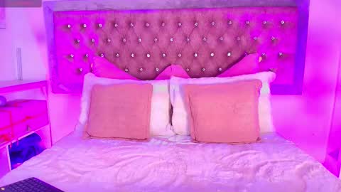 Snapshot of tayzon_foxxx chatting on January 2026 12:53:02 PM Sofia online show from January 2026 12:53:02 PM