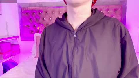 Snapshot of tayzon_foxxx chatting on January 2026 12:07:02 PM Sofia online show from January 2026 12:07:02 PM