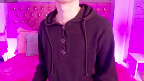 Snapshot of tayzon_foxxx chatting on January 2026 12:32:02 PM Sofia online show from January 2026 12:32:02 PM