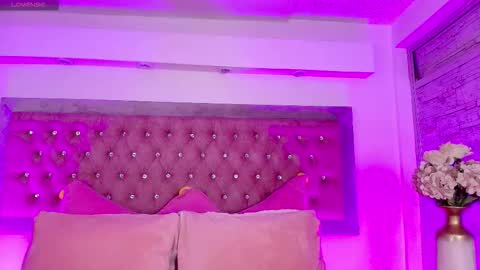 Snapshot of tayzon_foxxx chatting on January 2026 12:43:02 PM Sofia online show from January 2026 12:43:02 PM