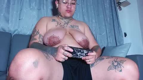 Charlee He online show from December 2025 11:36:02 AM