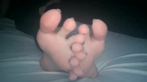 Snapshot of telegram1030 chatting on November 2025 04:24:02 AM Viv West online show from November 2025 04:24:02 AM