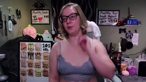 Snapshot of ten_tickle_pixie chatting on January 2025 10:15:02 PM Pixie and Tentacle Overlord online show from January 2025 10:15:02 PM